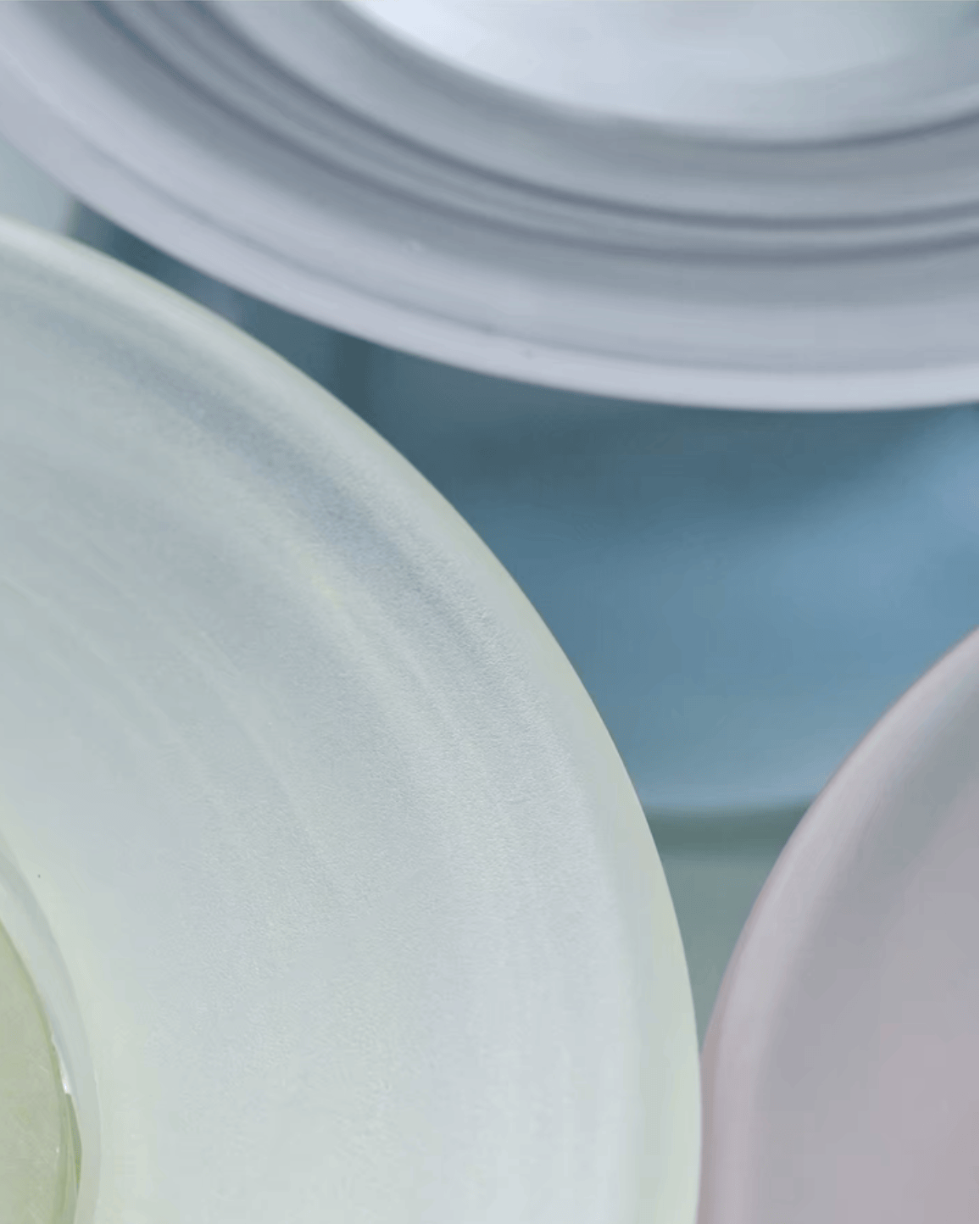 Close-up of the swirled liuli glass, showing the colour running through the body rather than printed on it